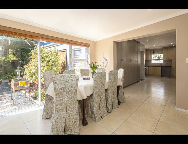 3 BEDROOM FREESTANDING FOR SALE IN MELKBOSSTRAND CENTRAL